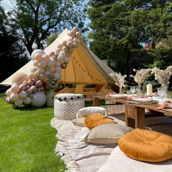 bell-tent-glamping-hire-essex-balloon-garland-luxury-picnic
